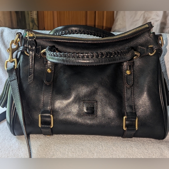 Dooney & Bourke Handbags - Dooney and Bourke Black Florentine satchel.